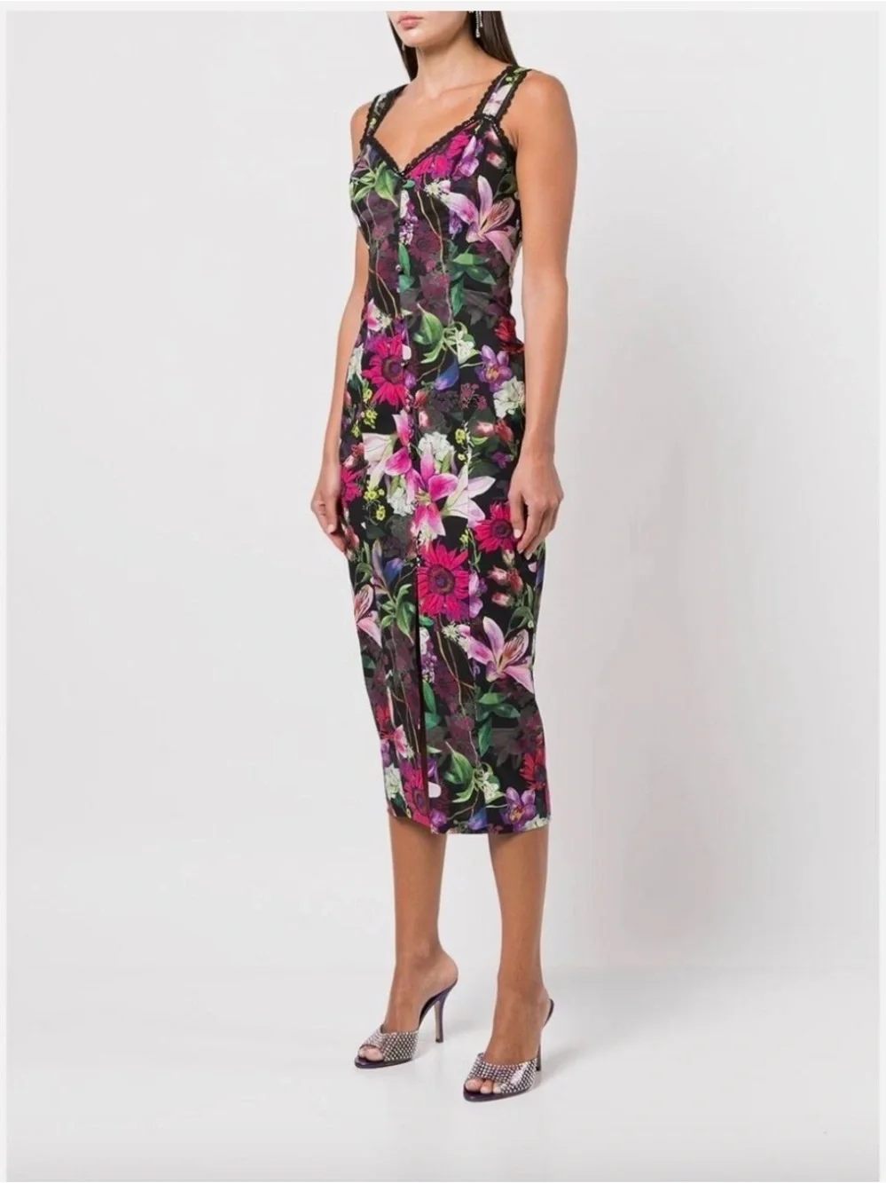 Marchesa Notte figure defining